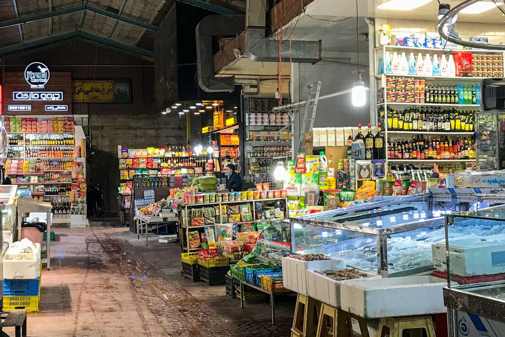بازار بهجت‌آباد (بازار چینی‌ها) در خیابان عضدی یا خیابان آبان