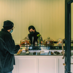 کافه‌ی ایمپرسو بیسترو با شیرینی فرانسوی و شکلات‌های دست‌ساز در محله‌ی نیاوران تهران