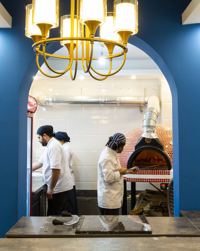 آشپزخانه‌ی پیتزافروشی هارمونی در زعفرانیه