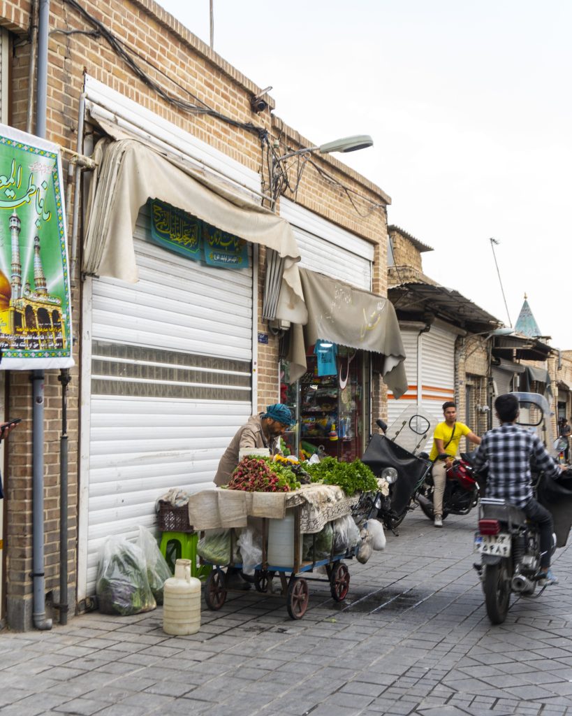 کسب‌وکارهای قدیمی و چرخ سبزی‌فروشی در محله‌ی امامزاده یحیی