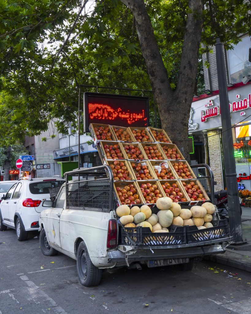 خرید میوه‌ی تازه از وانتی