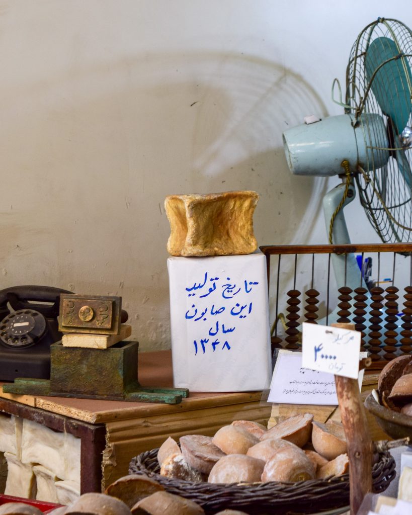 خرید صابون برگردون سنتی از صابون‌فروشی صالحی در مولوی