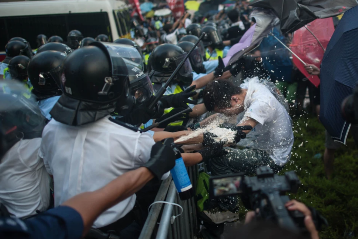 استفاده از اسپری فلفل در جنبش چتری هنگ کنگ