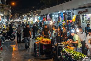 بازار روز شهرستانی، راسته‌ی میوه‌فروش‌ها در میدان فوزیه
