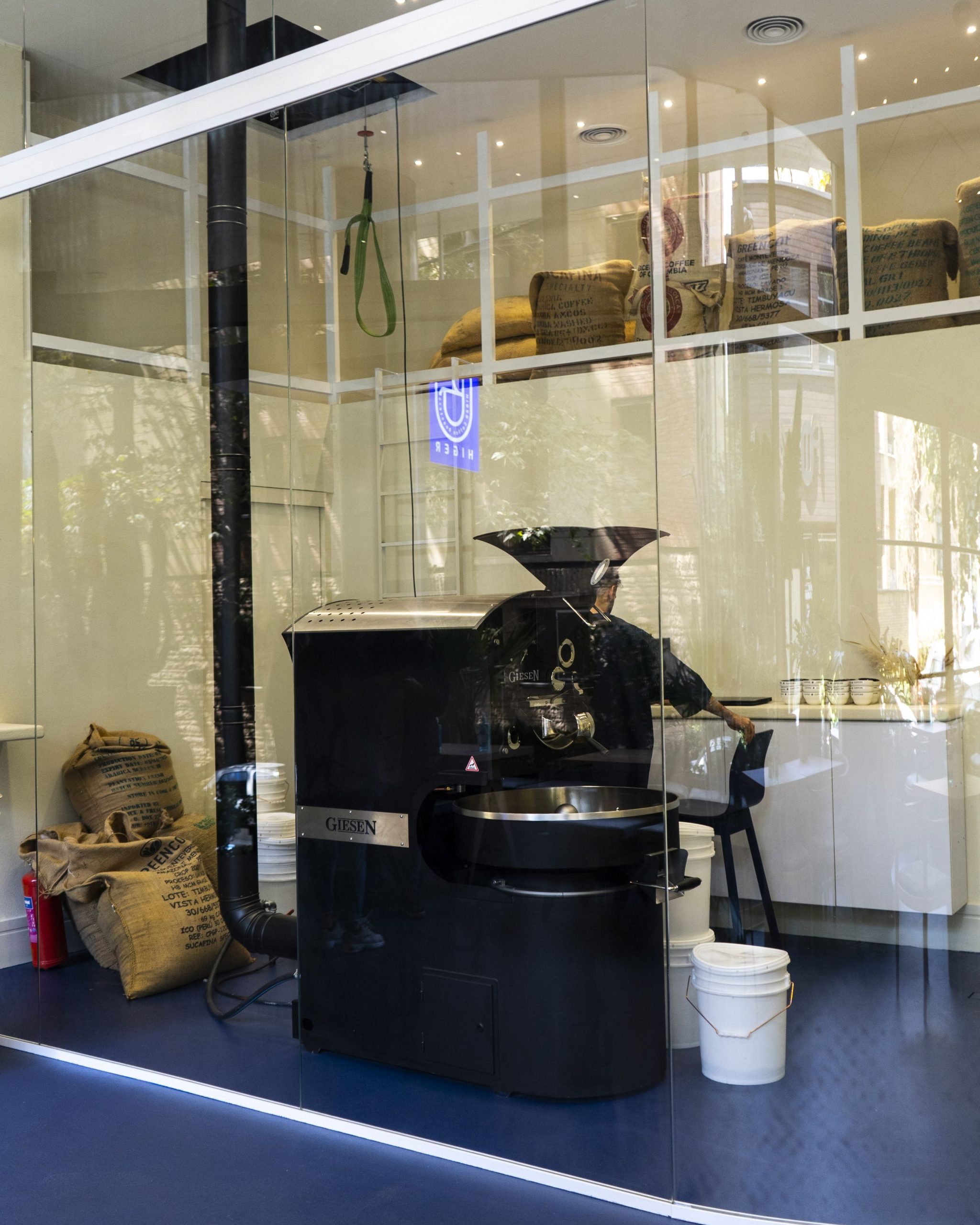 دستگاه برشته کردن قهوه در کافه و برشته‌کاری هیگر در دزاشیب
