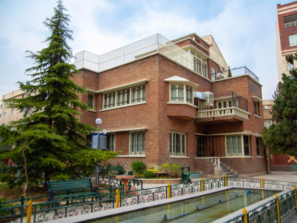 موزه‌ی استاد لرزاده در محله‌ی بهار