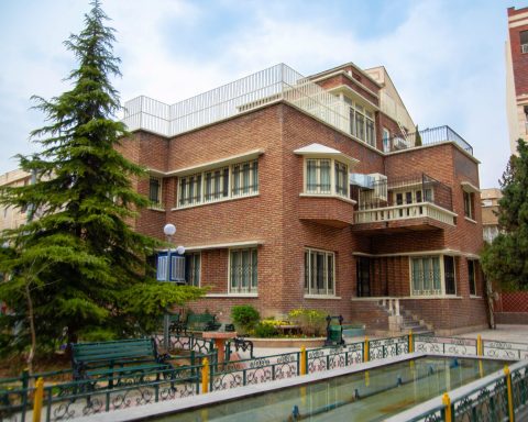 موزه‌ی استاد لرزاده در محله‌ی بهار